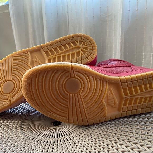 9.5 Womens Air Jordan 1 Retro High Premium ‘Dipped Toe – Red’ Sample NWOT - Picture 5 of 7